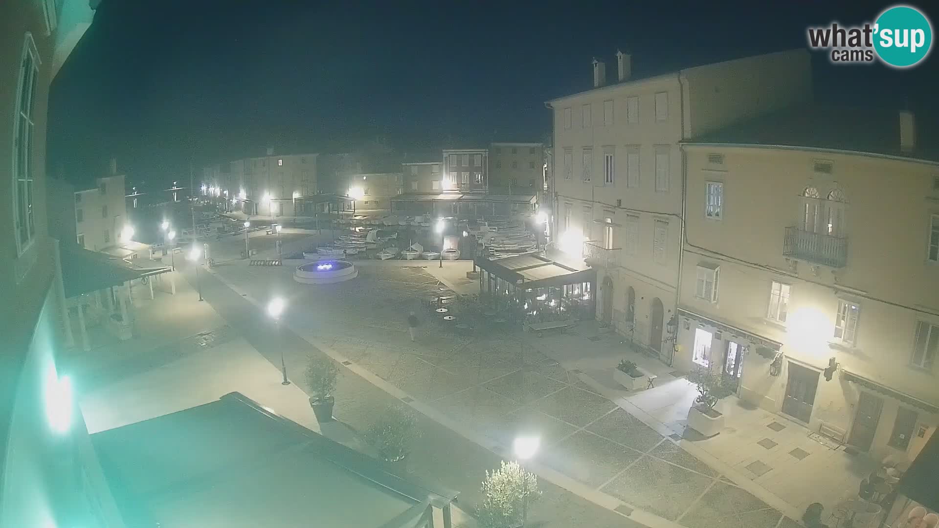 LIVE cam Cres city – place principale et “mandrač” – île de Cres – Croatie