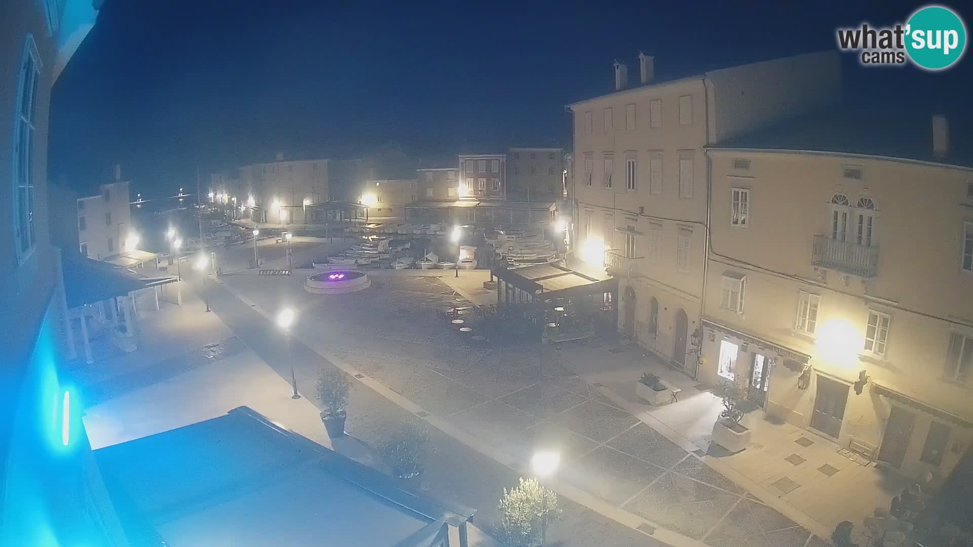 Cámara en vivo ciudad de Cres – plaza principal y “mandrač” – isla de Cres – Croacia