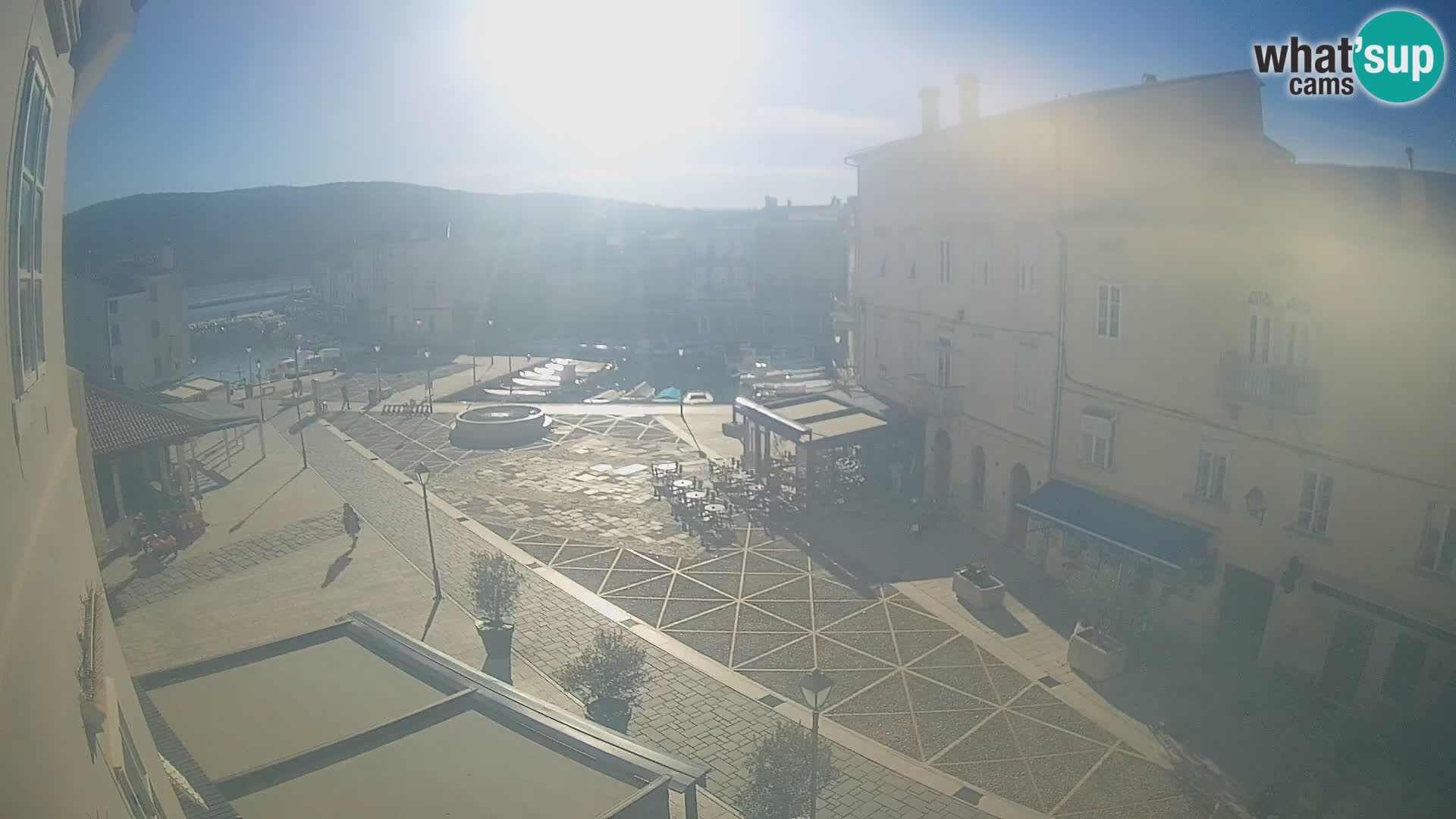 LIVE cam Cres city – place principale et “mandrač” – île de Cres – Croatie
