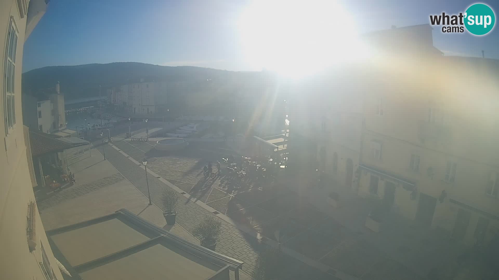 Cámara en vivo ciudad de Cres – plaza principal y “mandrač” – isla de Cres – Croacia