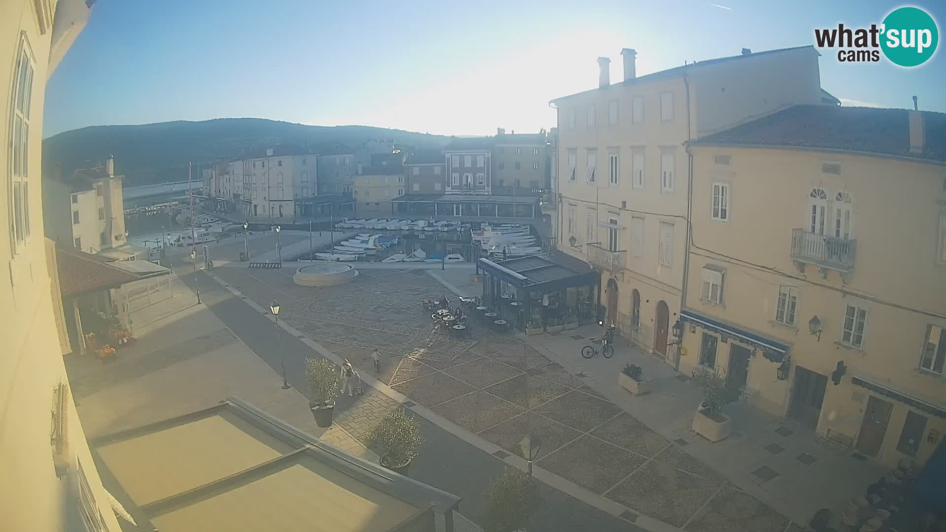 LIVE cam Cres city – place principale et “mandrač” – île de Cres – Croatie