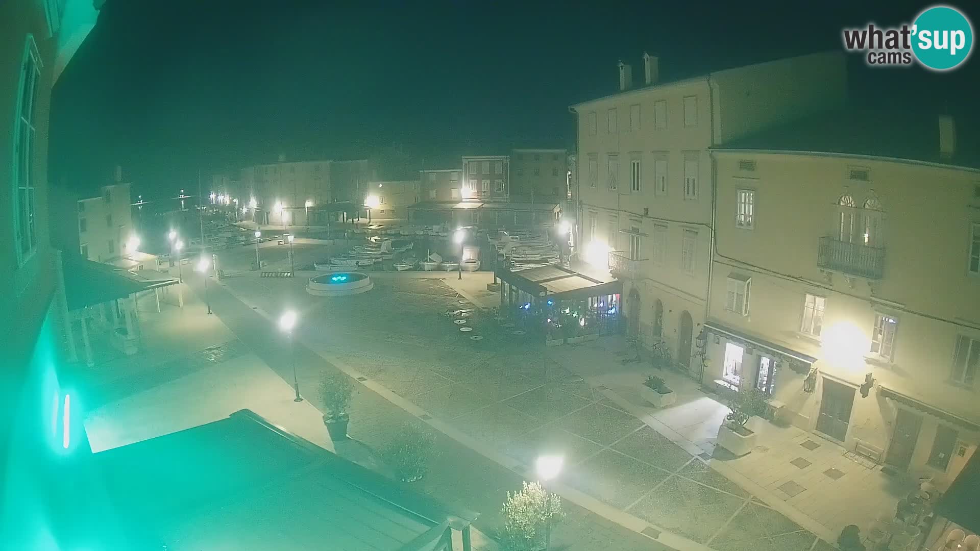 Cámara en vivo ciudad de Cres – plaza principal y “mandrač” – isla de Cres – Croacia