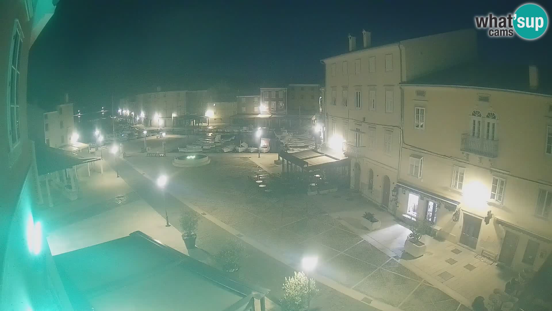 LIVE cam Cres city – place principale et “mandrač” – île de Cres – Croatie