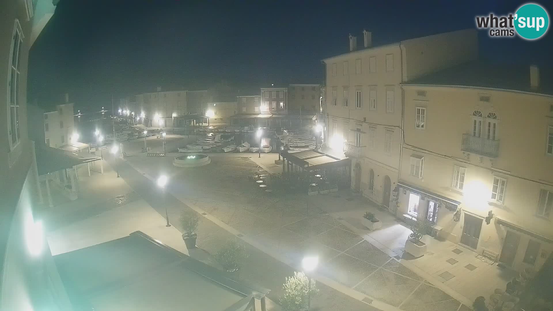 LIVE cam Cres city – place principale et “mandrač” – île de Cres – Croatie