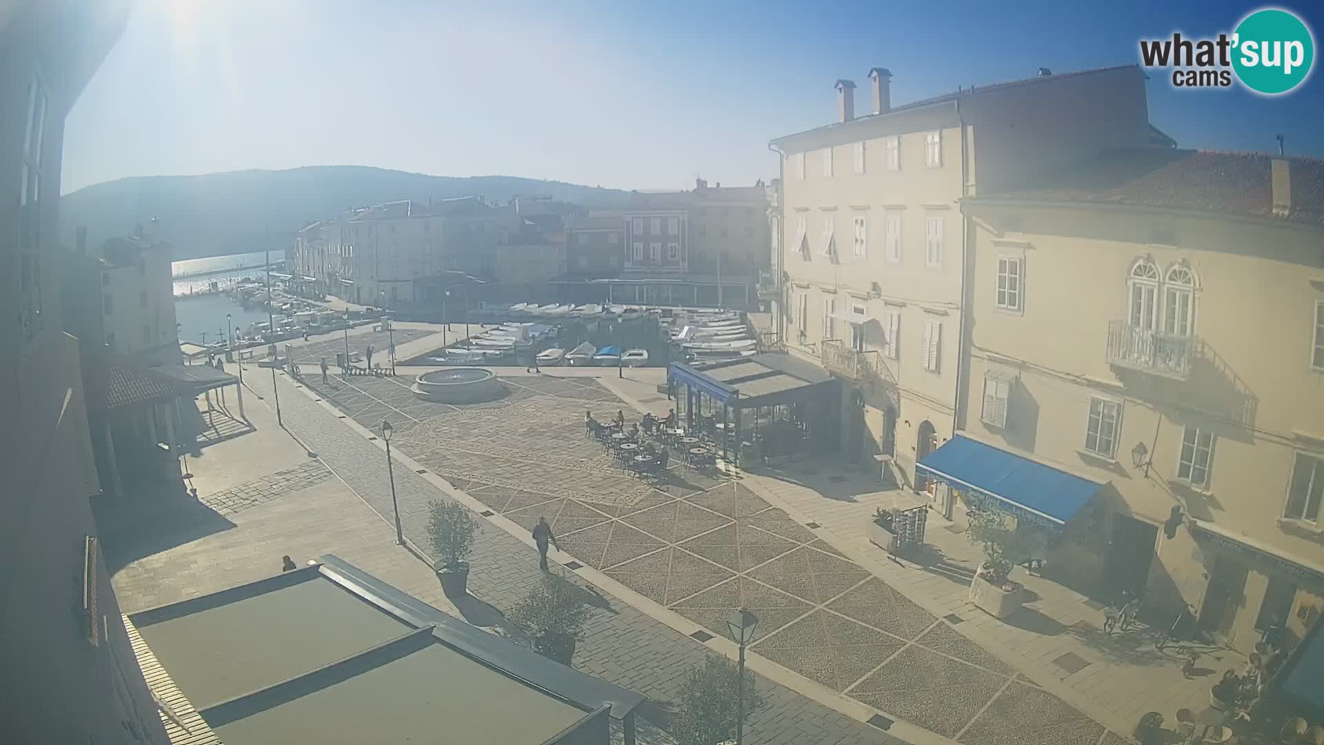 LIVE cam Cres Stadt – Hauptplatz und “mandrač” – Cres Insel – Kroatien