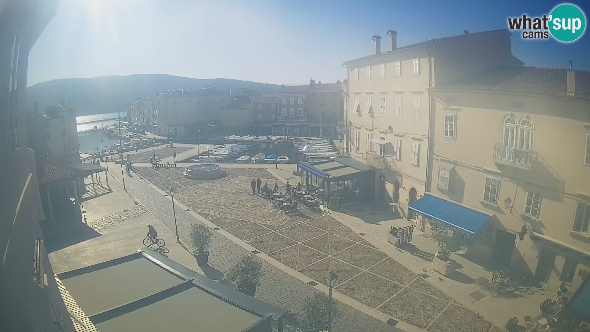 LIVE cam Cres Stadt – Hauptplatz und “mandrač” – Cres Insel – Kroatien