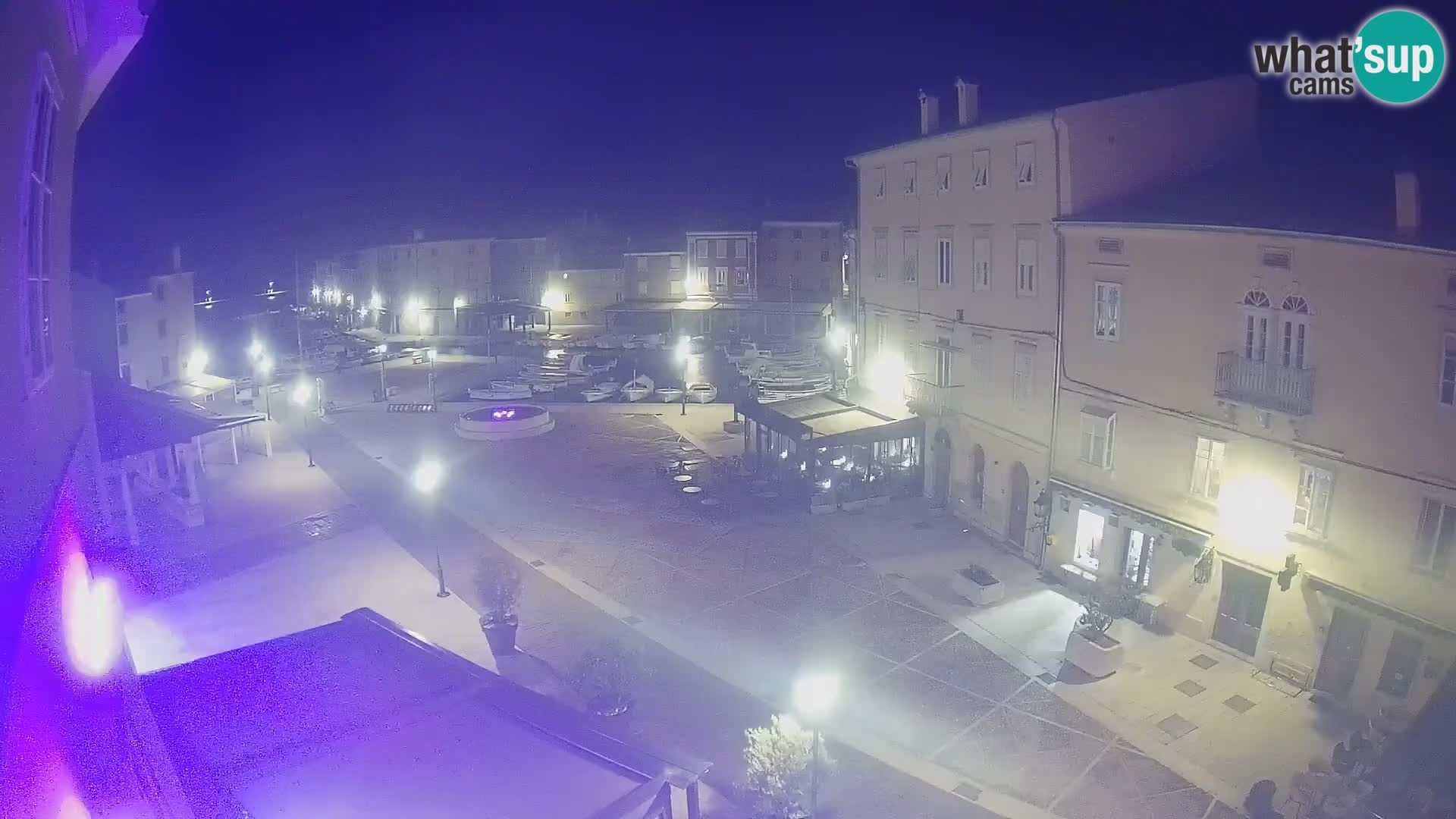 LIVE cam Cres city – place principale et “mandrač” – île de Cres – Croatie
