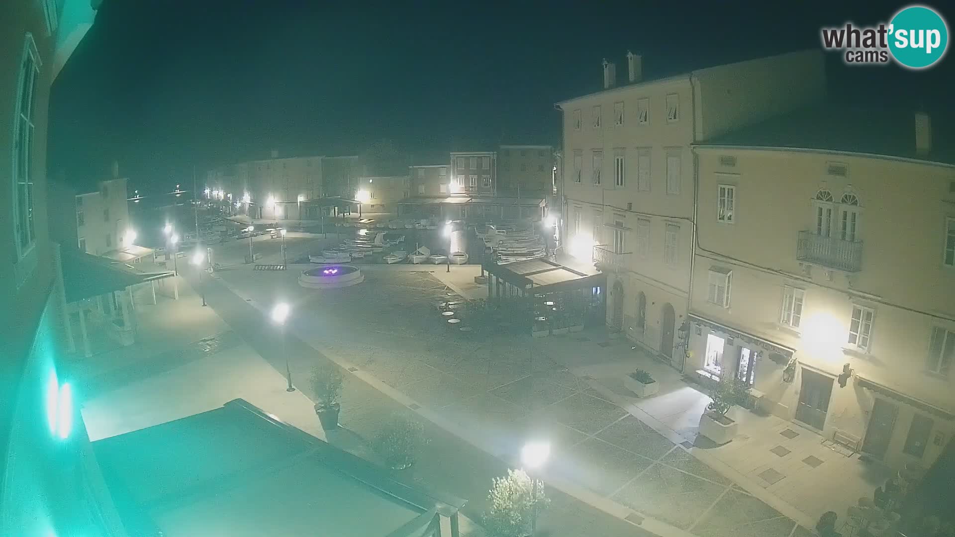 Cámara en vivo ciudad de Cres – plaza principal y “mandrač” – isla de Cres – Croacia