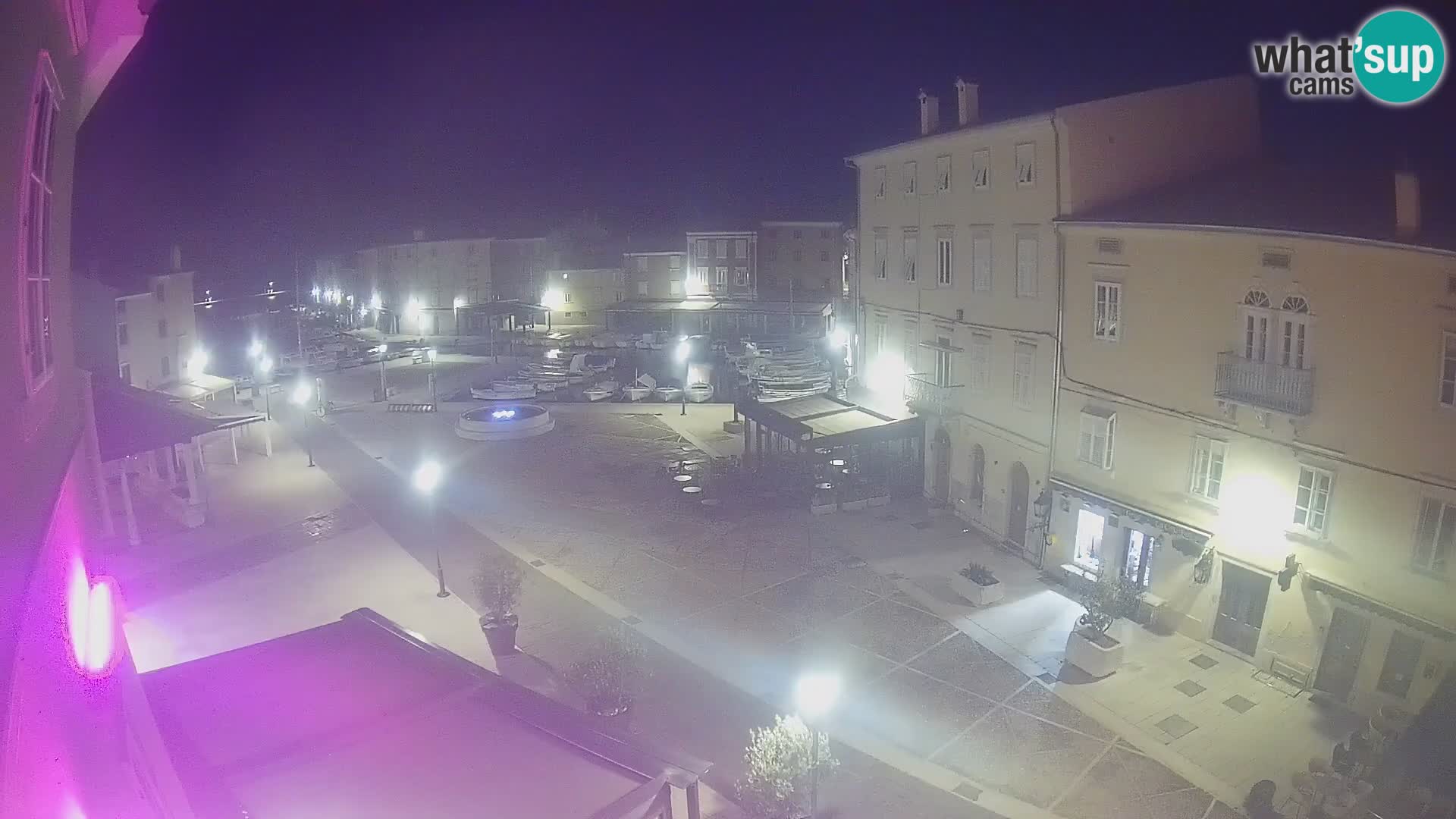 Cámara en vivo ciudad de Cres – plaza principal y “mandrač” – isla de Cres – Croacia