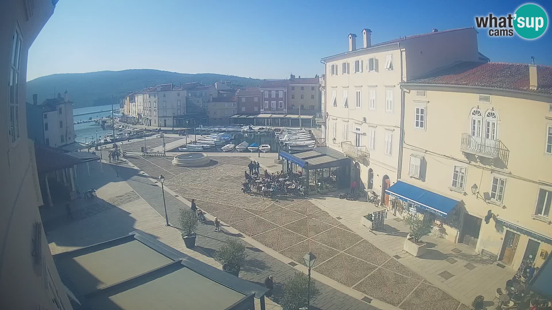 LIVE cam Cres città – piazza principale e “mandrač” – isola di Cherso – Croazia