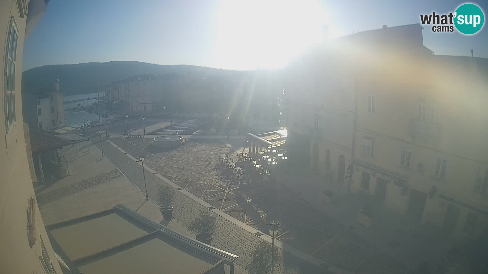 Cámara en vivo ciudad de Cres – plaza principal y “mandrač” – isla de Cres – Croacia