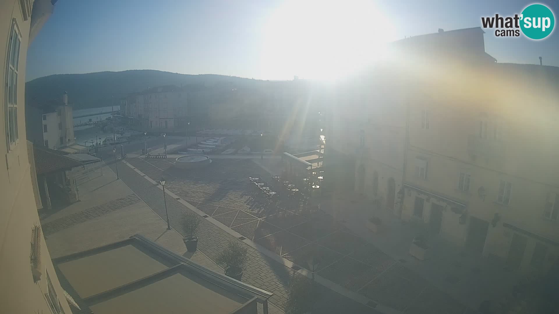 LIVE cam Cres city – place principale et “mandrač” – île de Cres – Croatie