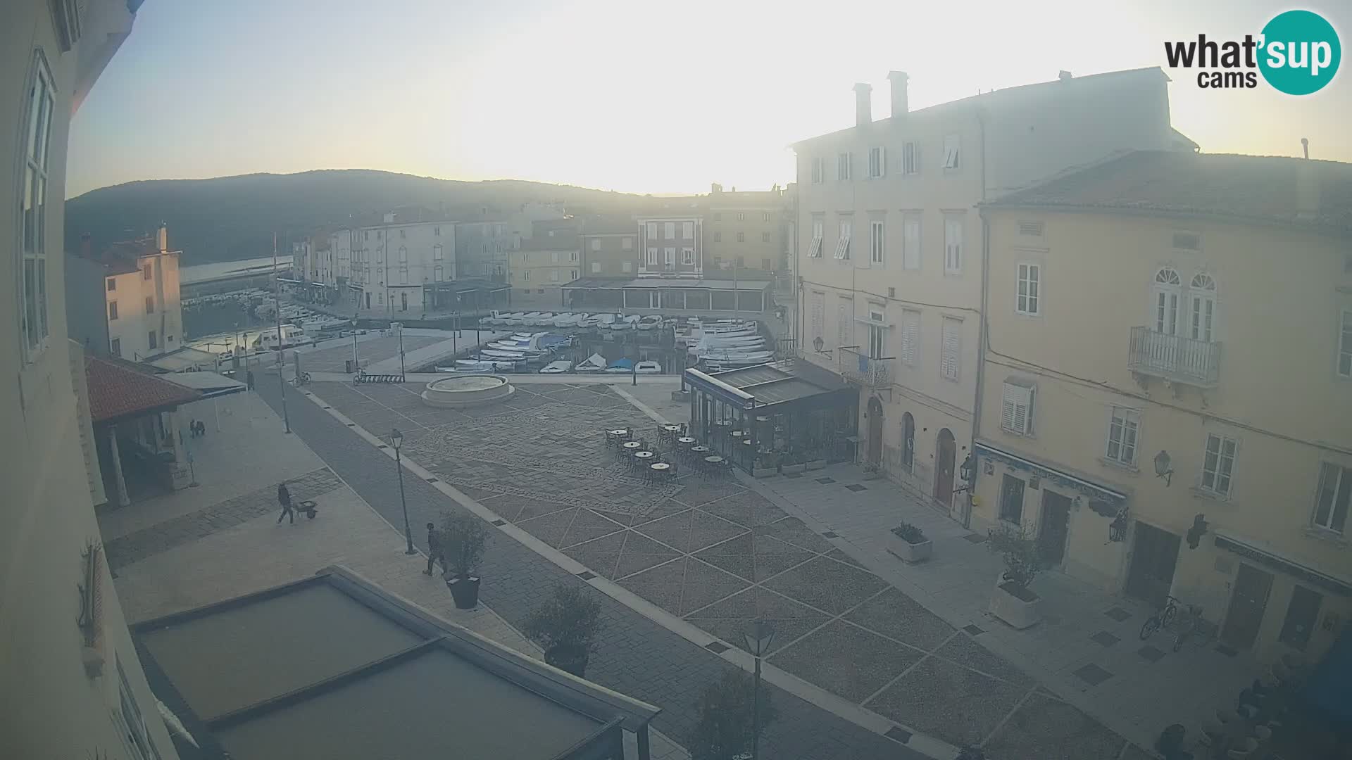 LIVE cam Cres città – piazza principale e “mandrač” – isola di Cherso – Croazia