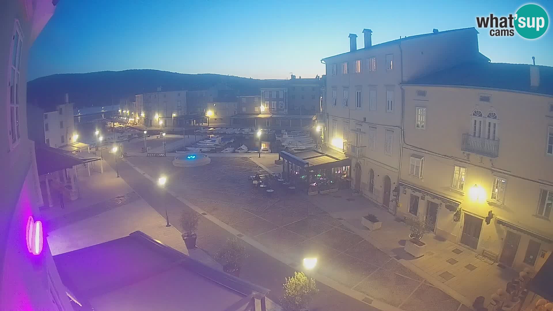 LIVE cam Cres Stadt – Hauptplatz und “mandrač” – Cres Insel – Kroatien