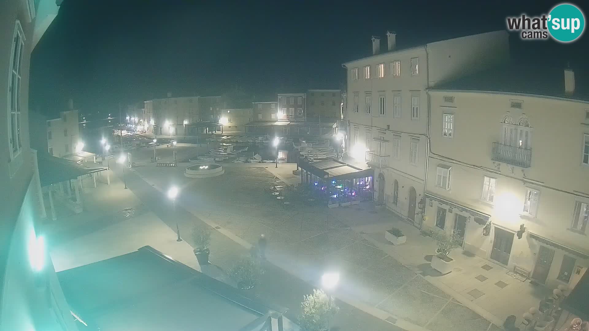 LIVE cam Cres city – place principale et “mandrač” – île de Cres – Croatie