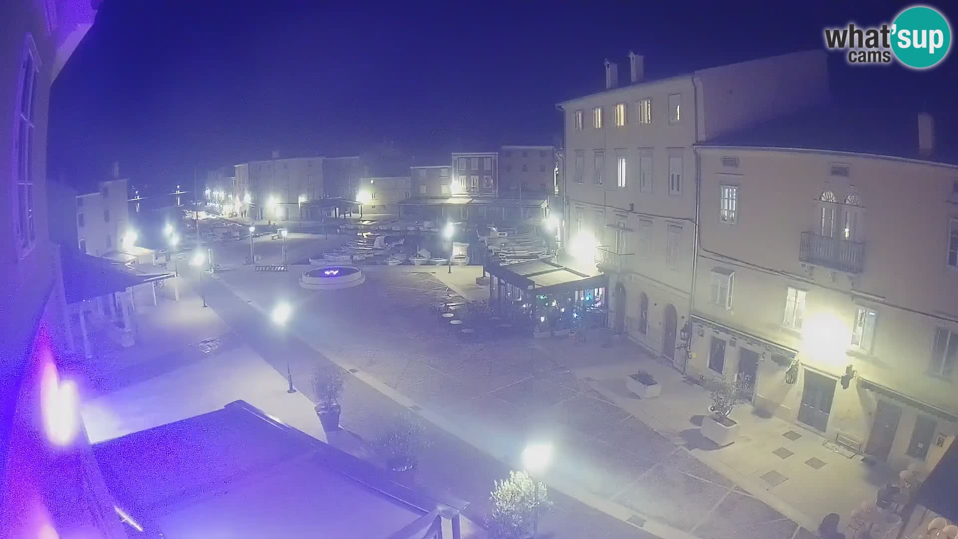 Cámara en vivo ciudad de Cres – plaza principal y “mandrač” – isla de Cres – Croacia