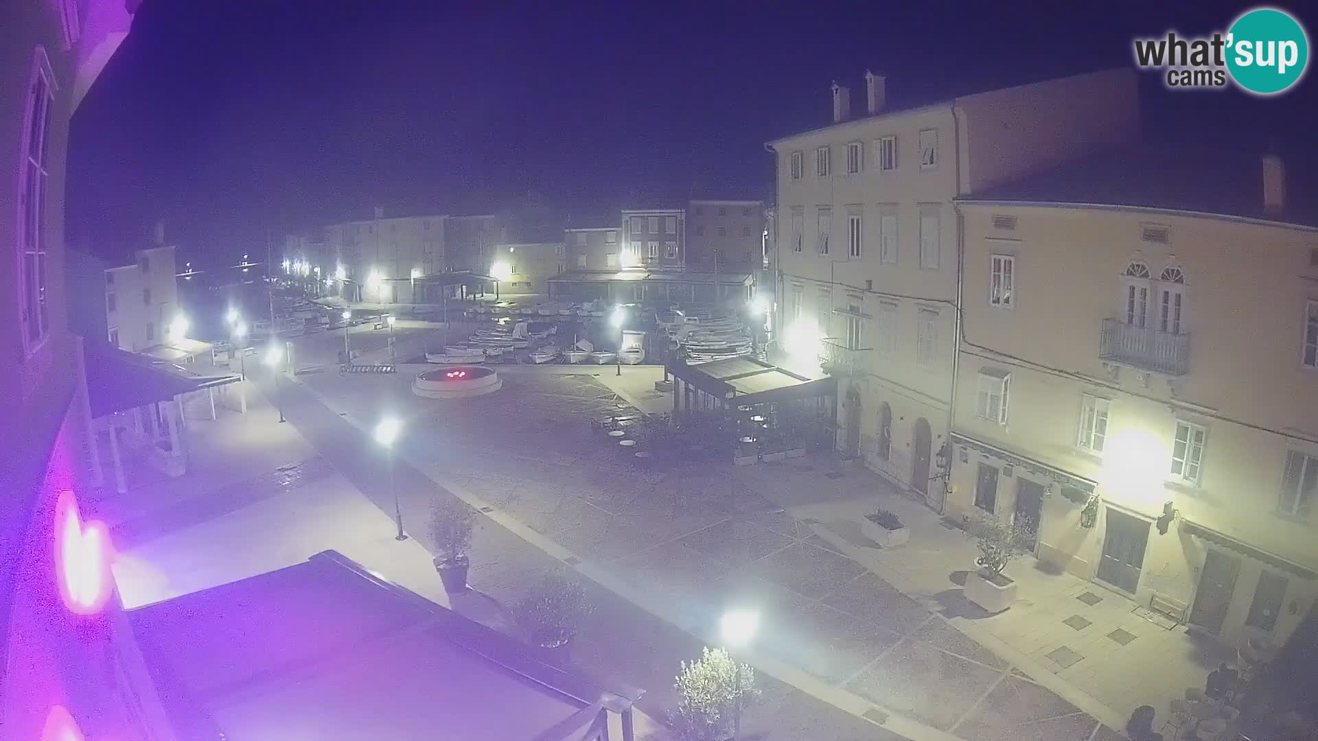 LIVE cam Cres city – place principale et “mandrač” – île de Cres – Croatie