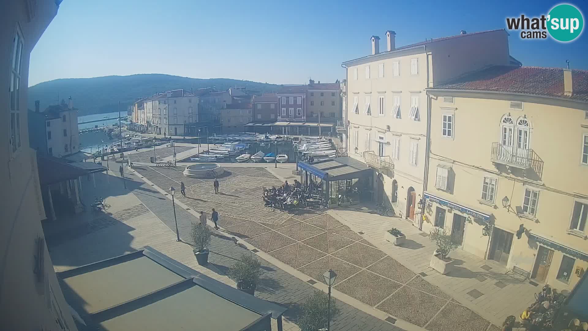 LIVE cam Cres city – place principale et “mandrač” – île de Cres – Croatie