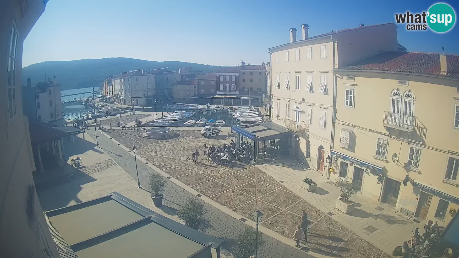 LIVE cam Cres city – place principale et “mandrač” – île de Cres – Croatie