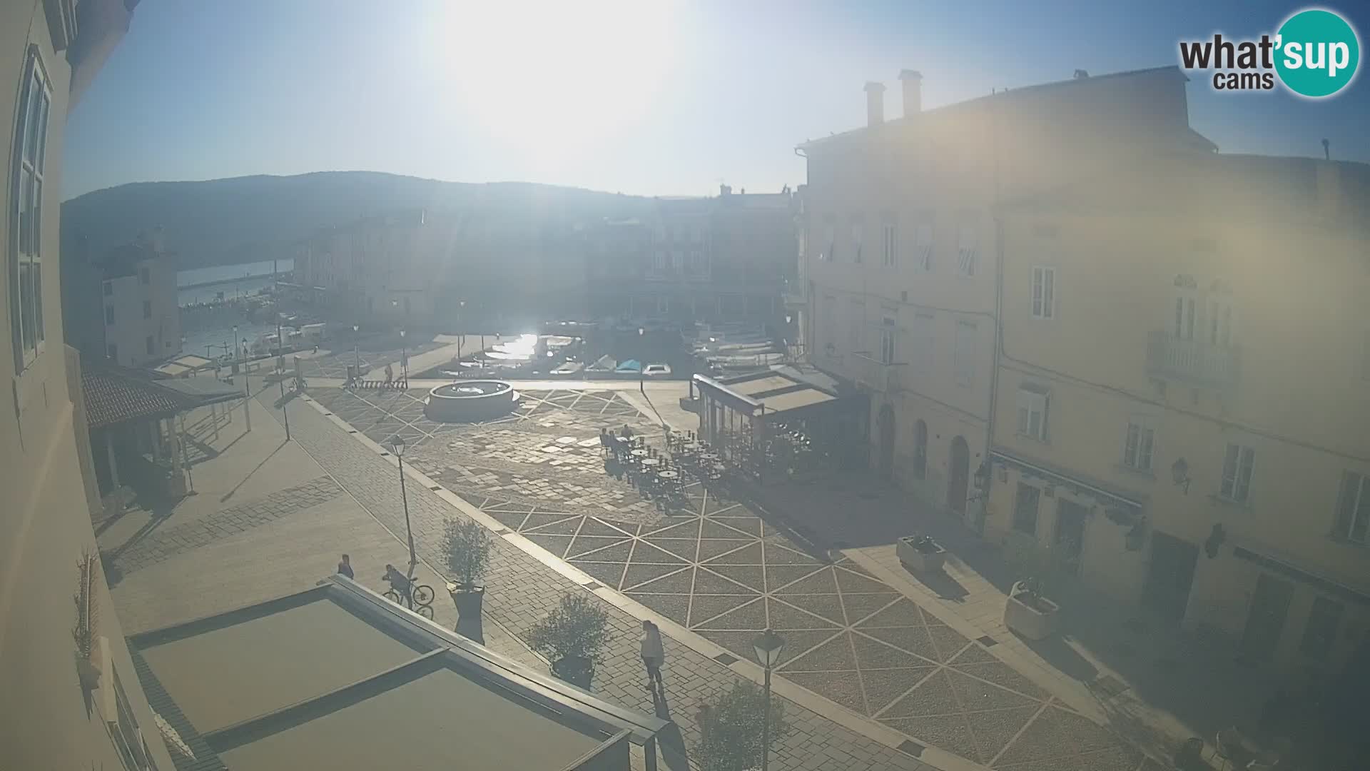 LIVE cam Cres city – place principale et “mandrač” – île de Cres – Croatie