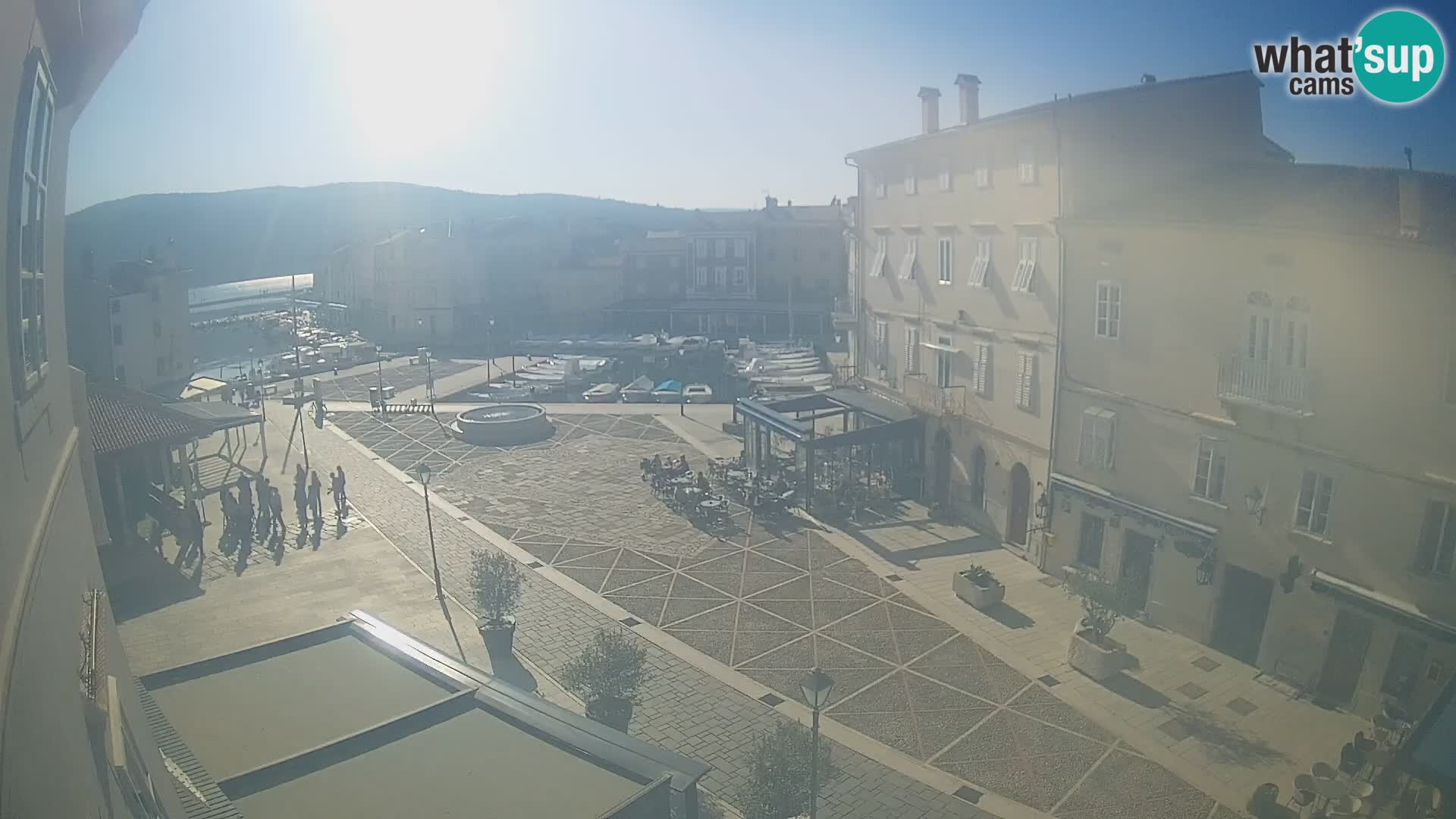 Cámara en vivo ciudad de Cres – plaza principal y “mandrač” – isla de Cres – Croacia