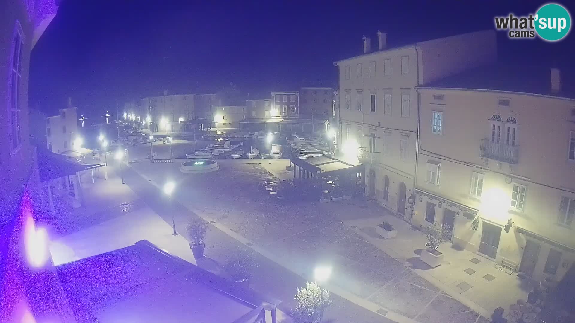 LIVE cam Cres city – place principale et “mandrač” – île de Cres – Croatie