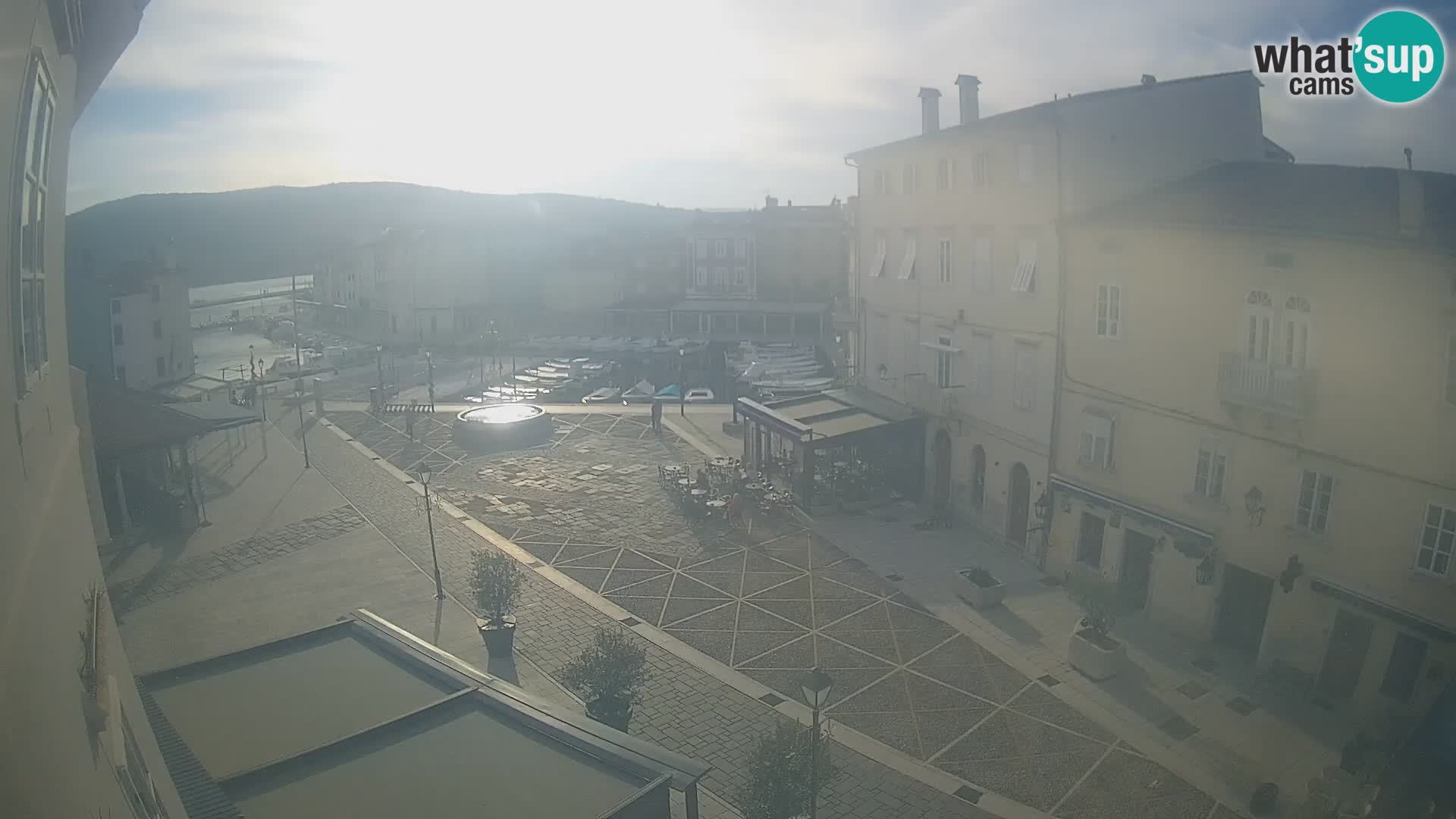 LIVE cam Cres city – place principale et “mandrač” – île de Cres – Croatie