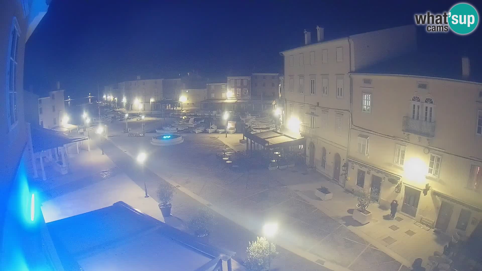 Web kamera Grad Cres – glavni trg i “mandrač” – otok Cres