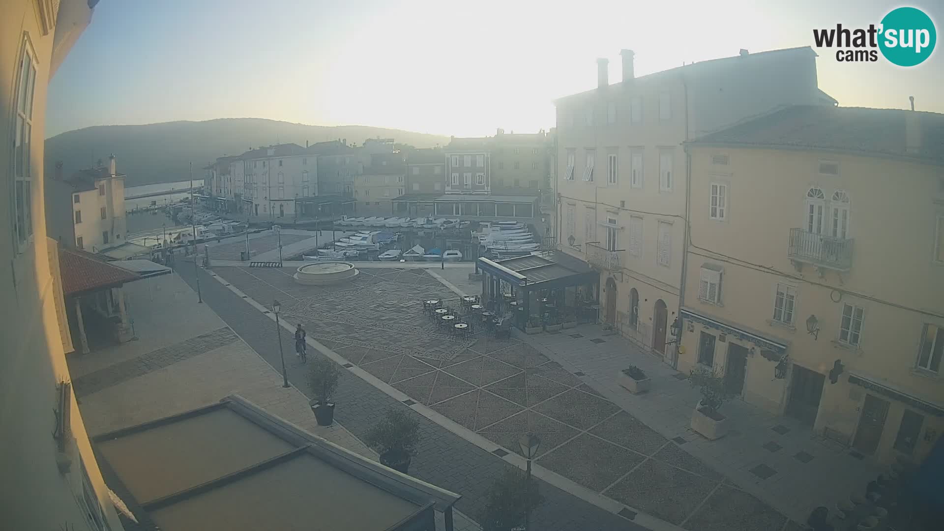 LIVE cam Cres città – piazza principale e “mandrač” – isola di Cherso – Croazia