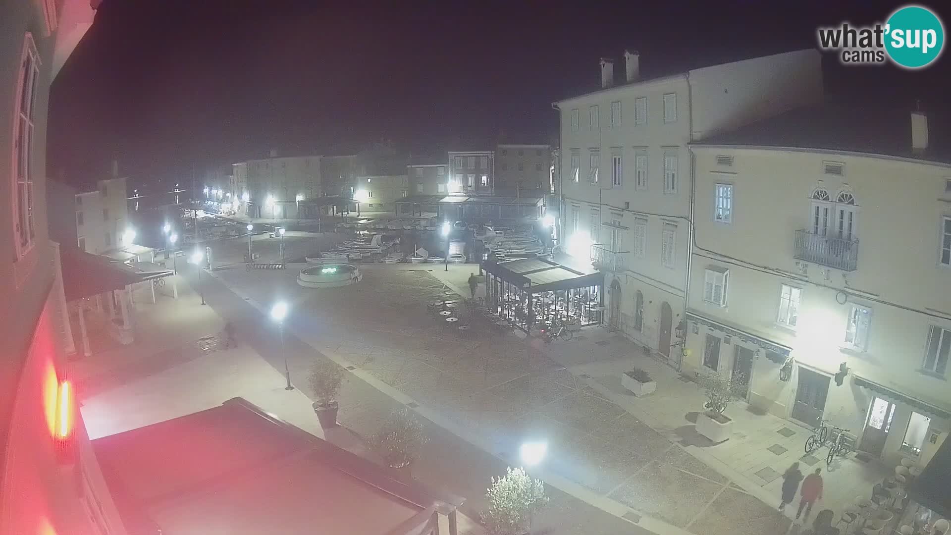 Web kamera Grad Cres – glavni trg i “mandrač” – otok Cres