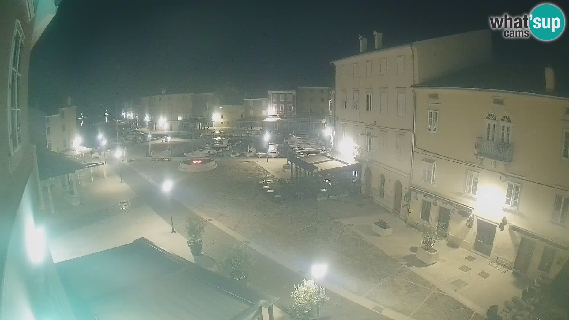 LIVE cam Cres city – place principale et “mandrač” – île de Cres – Croatie
