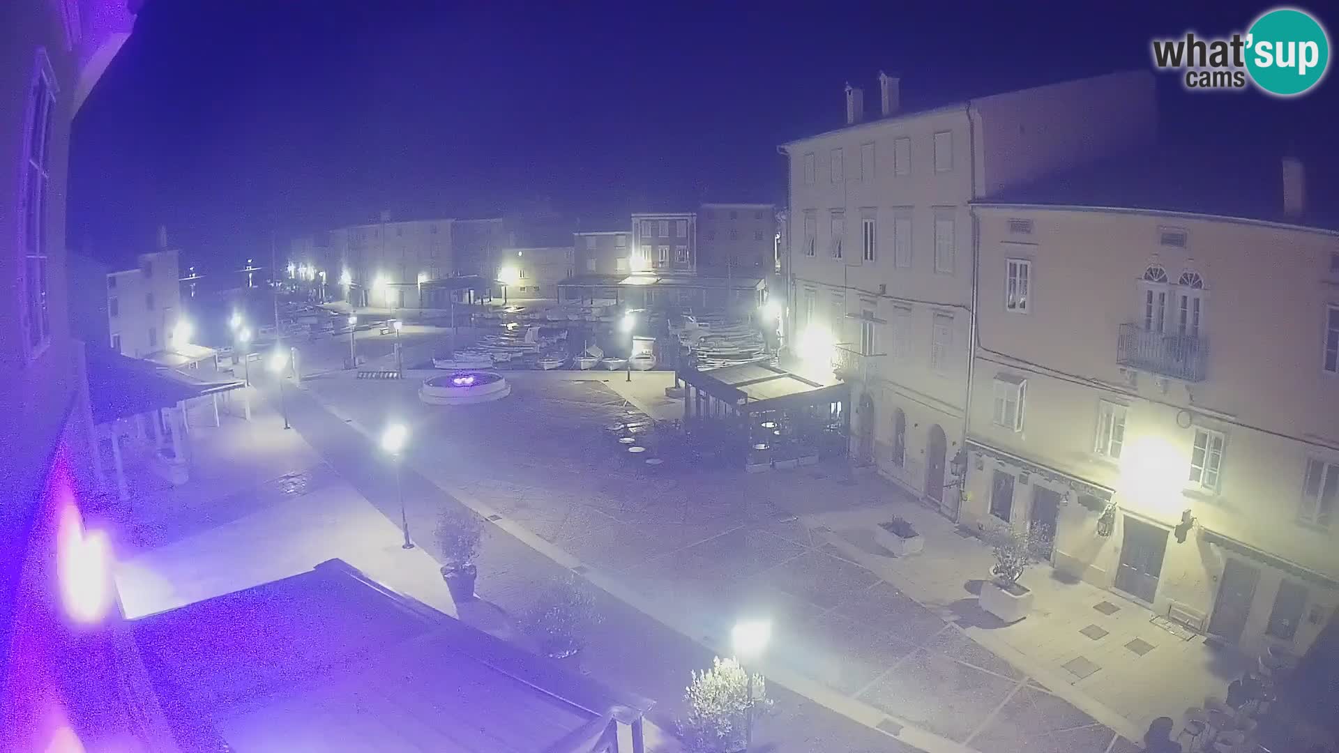 Kamera v ŽIVO Cres mesto – glavni trg in “mandrač” – otok Cres – Hrvaška