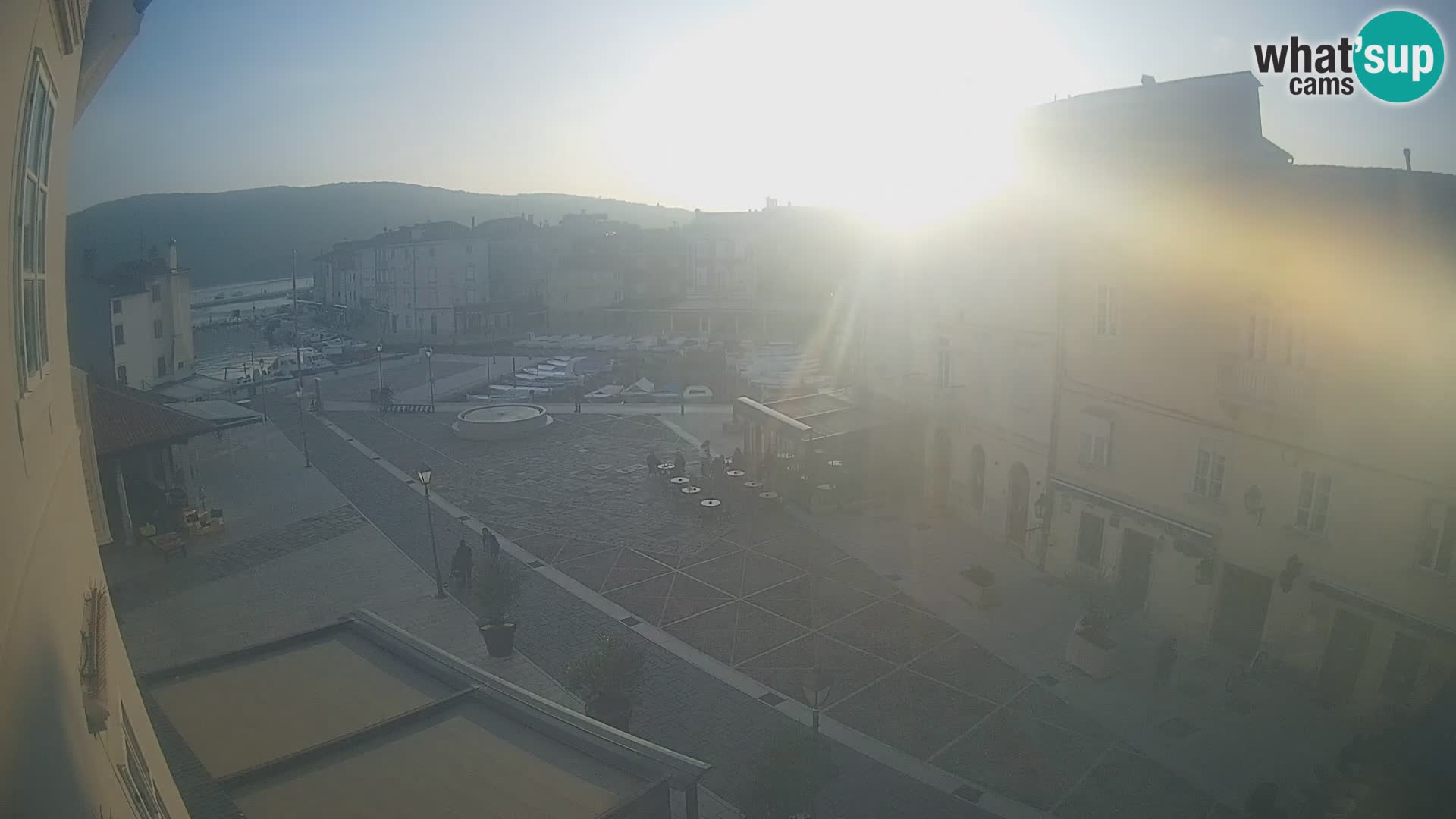 LIVE cam Cres city – place principale et “mandrač” – île de Cres – Croatie