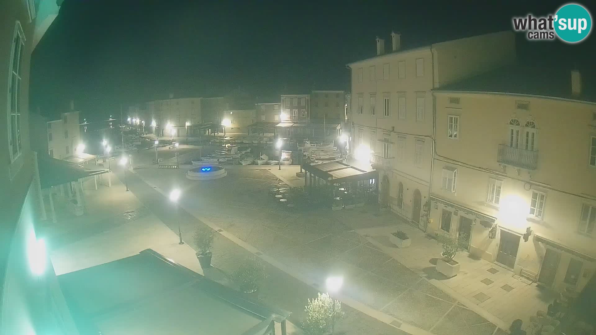 LIVE cam Cres city – place principale et “mandrač” – île de Cres – Croatie
