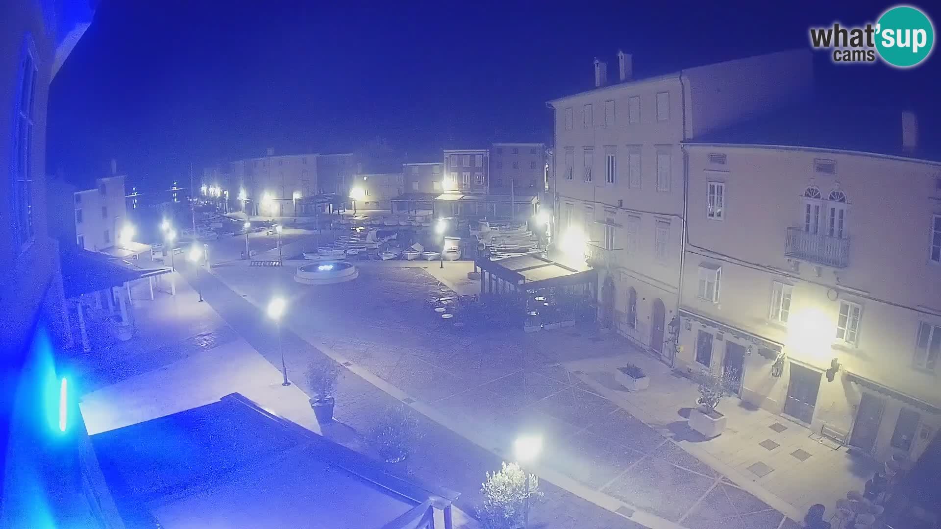LIVE cam Cres city – place principale et “mandrač” – île de Cres – Croatie