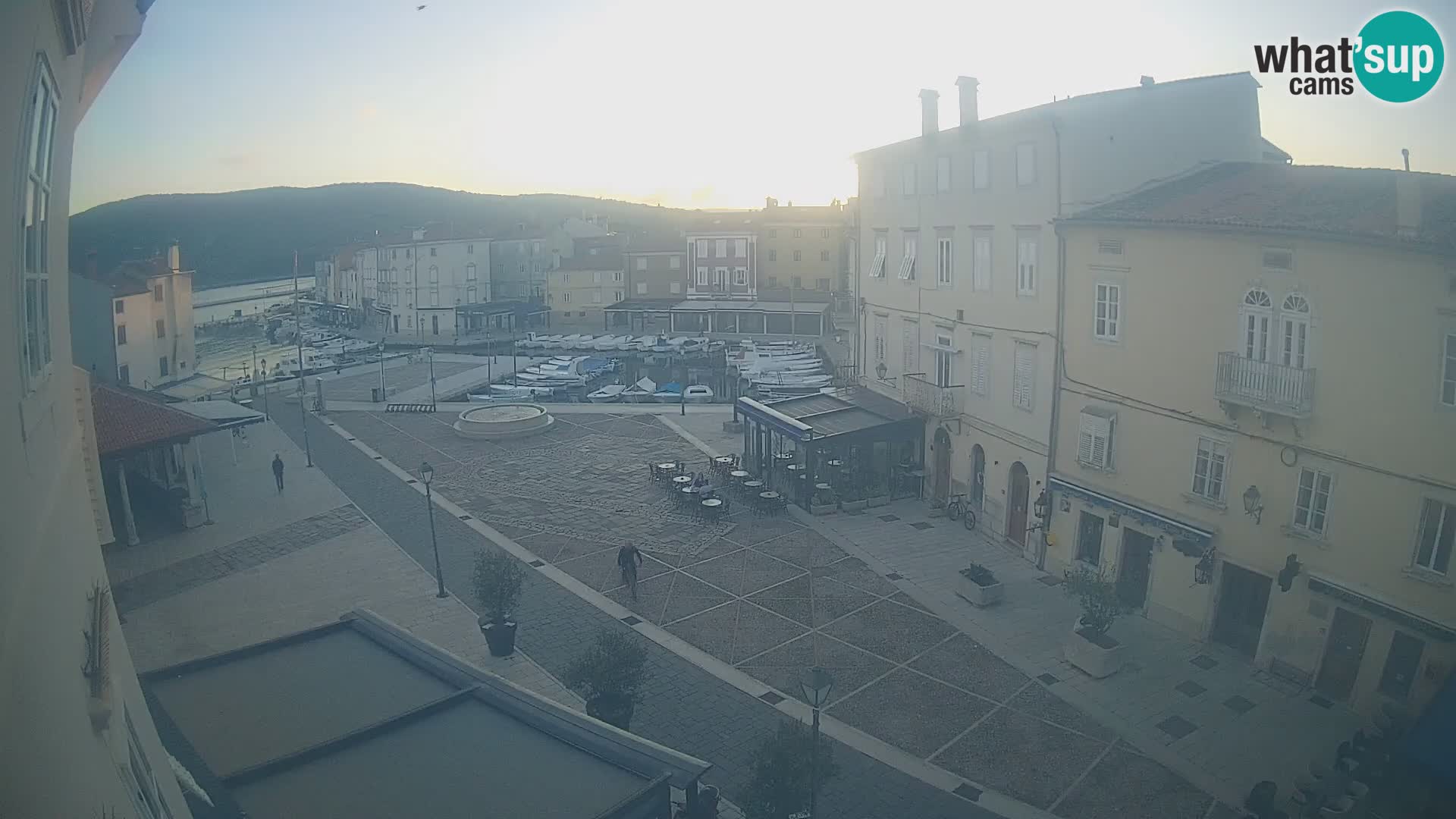 LIVE cam Cres Stadt – Hauptplatz und “mandrač” – Cres Insel – Kroatien