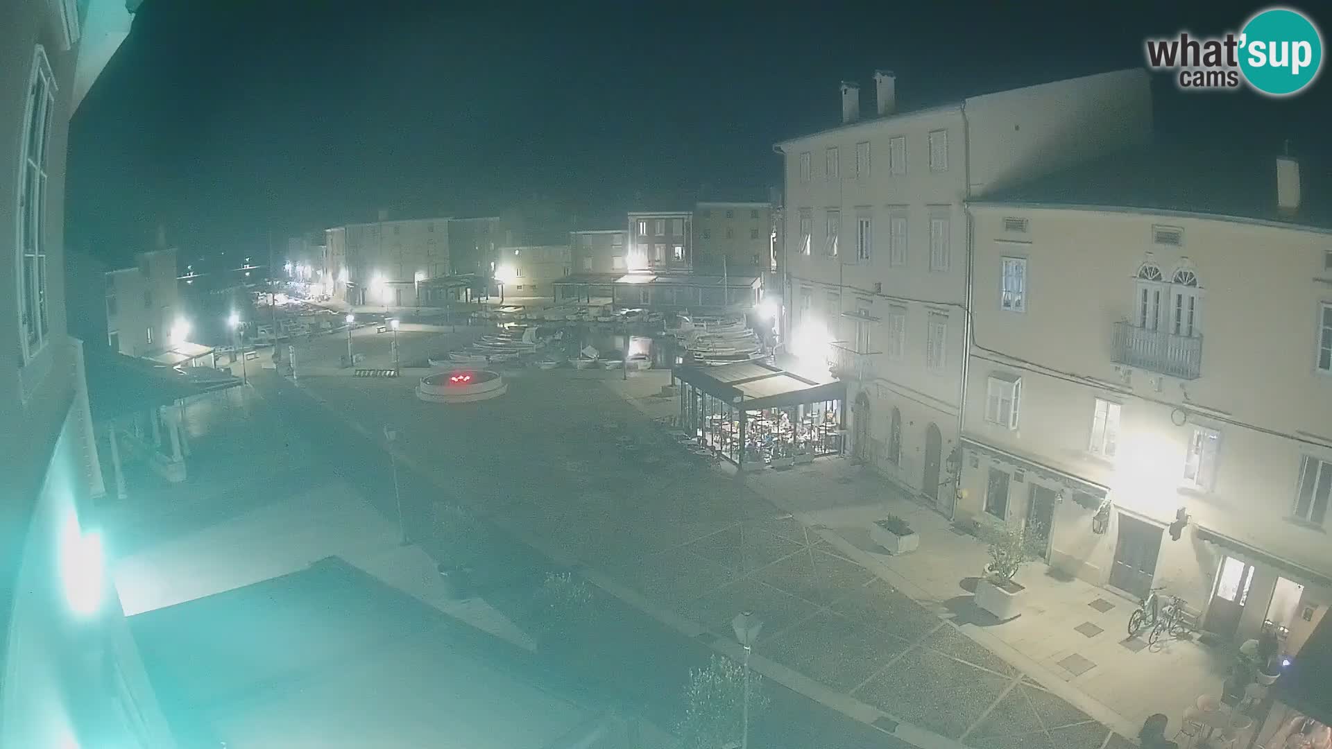 Cámara en vivo ciudad de Cres – plaza principal y “mandrač” – isla de Cres – Croacia