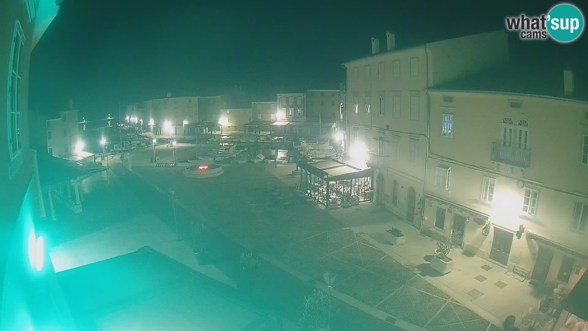 Cámara en vivo ciudad de Cres – plaza principal y “mandrač” – isla de Cres – Croacia