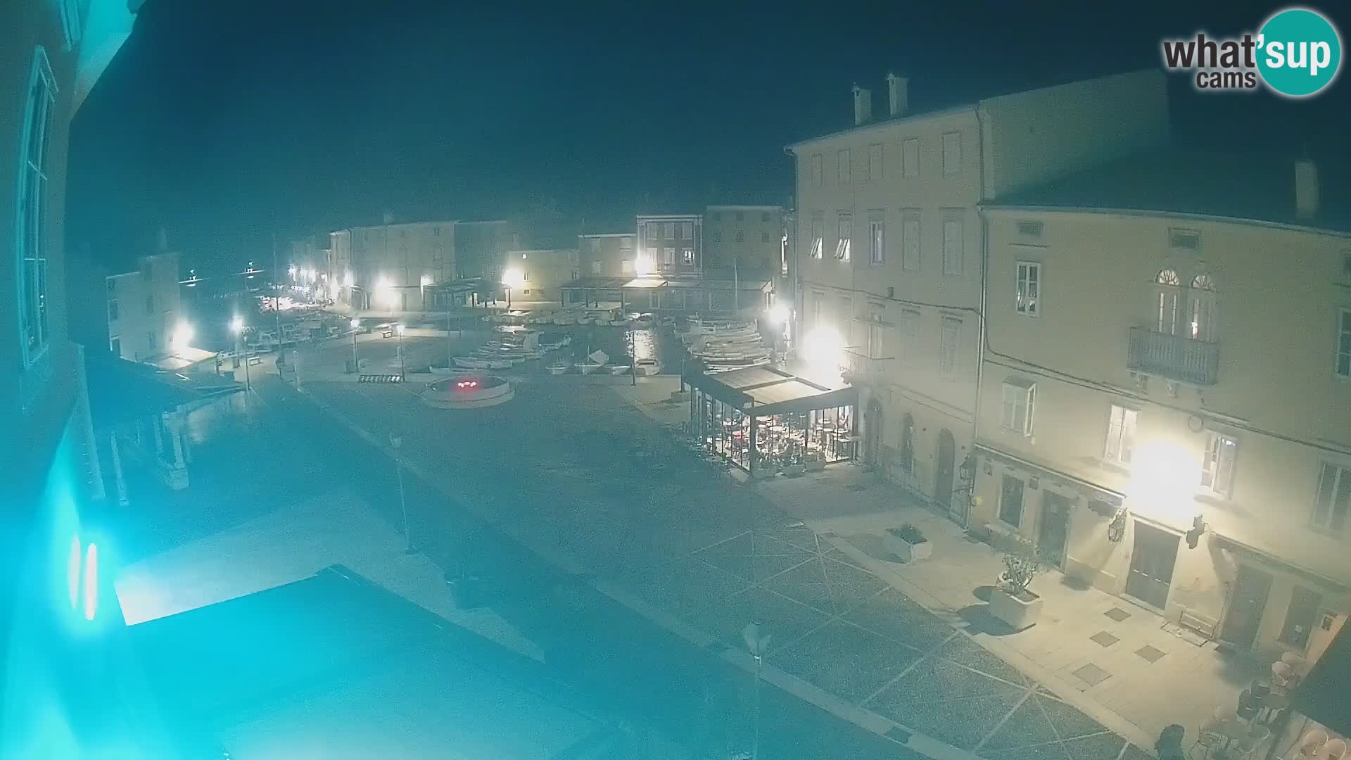 LIVE cam Cres city – place principale et “mandrač” – île de Cres – Croatie