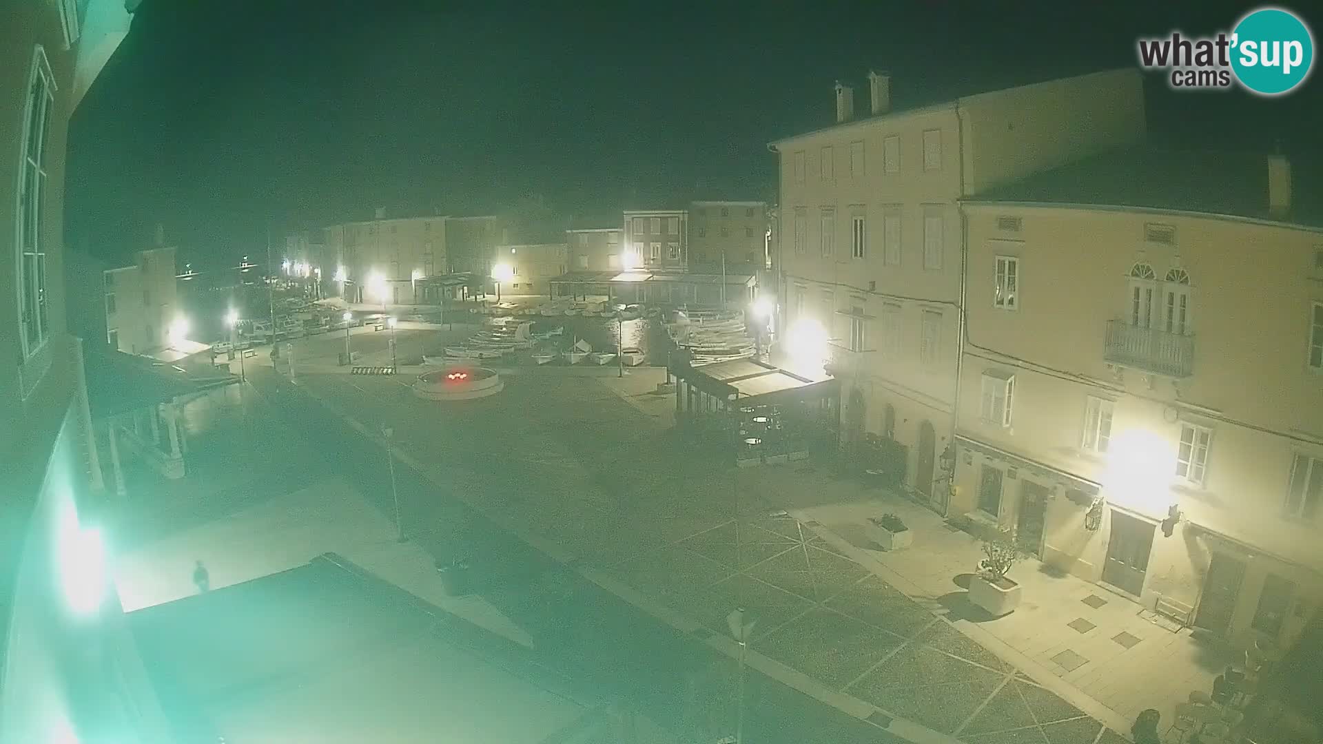 Cámara en vivo ciudad de Cres – plaza principal y “mandrač” – isla de Cres – Croacia