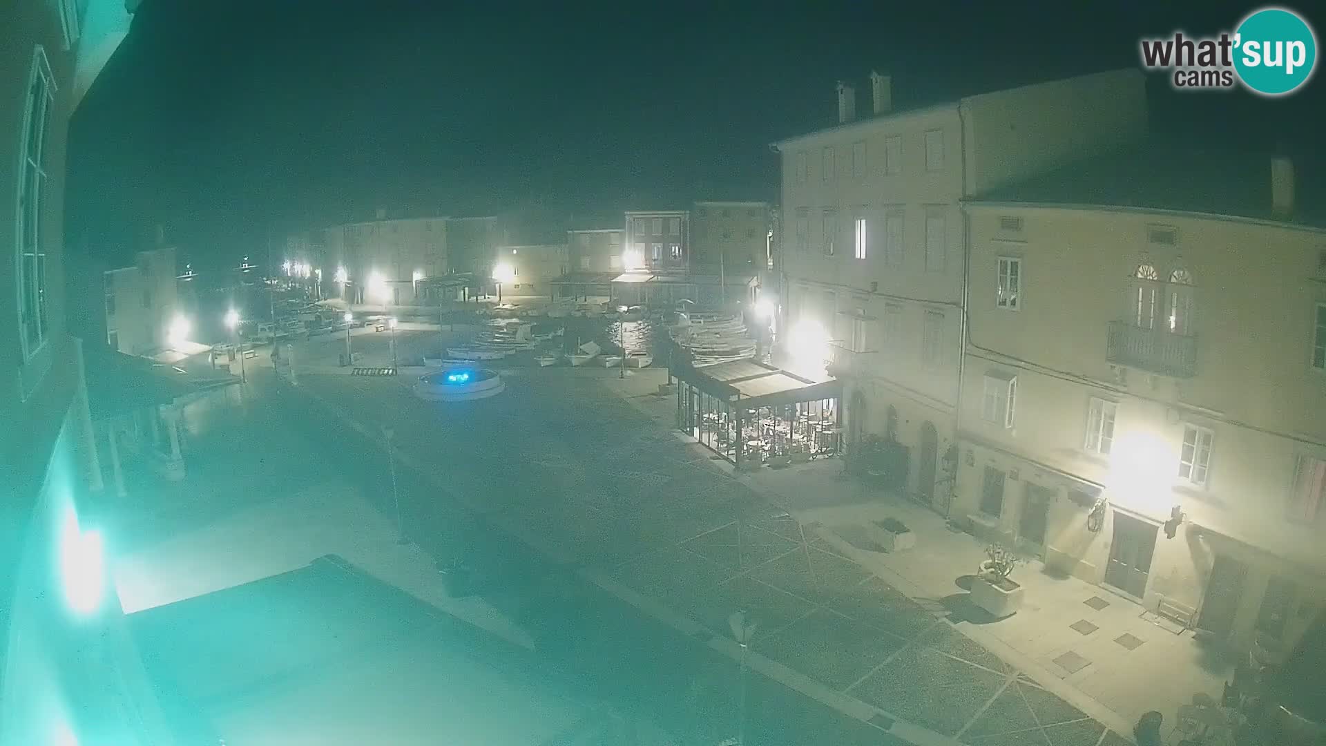 Cámara en vivo ciudad de Cres – plaza principal y “mandrač” – isla de Cres – Croacia