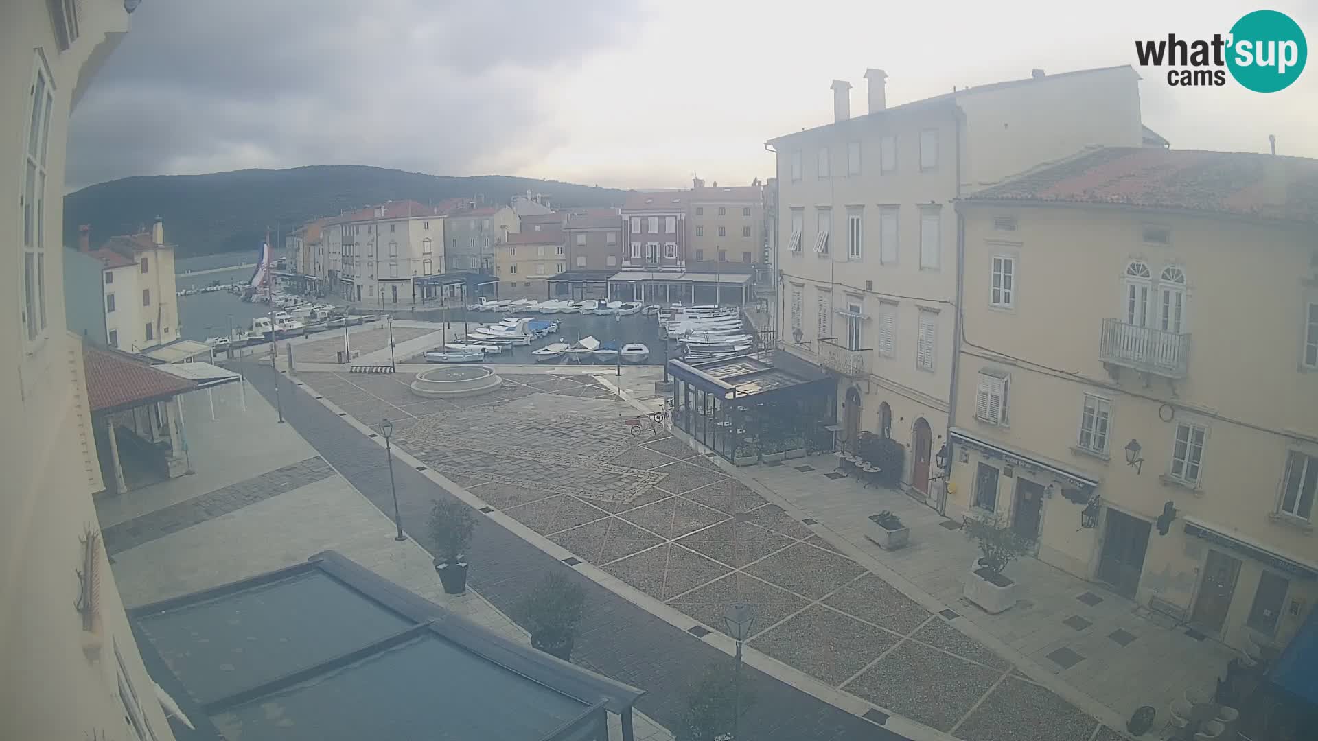 LIVE cam Cres Stadt – Hauptplatz und “mandrač” – Cres Insel – Kroatien