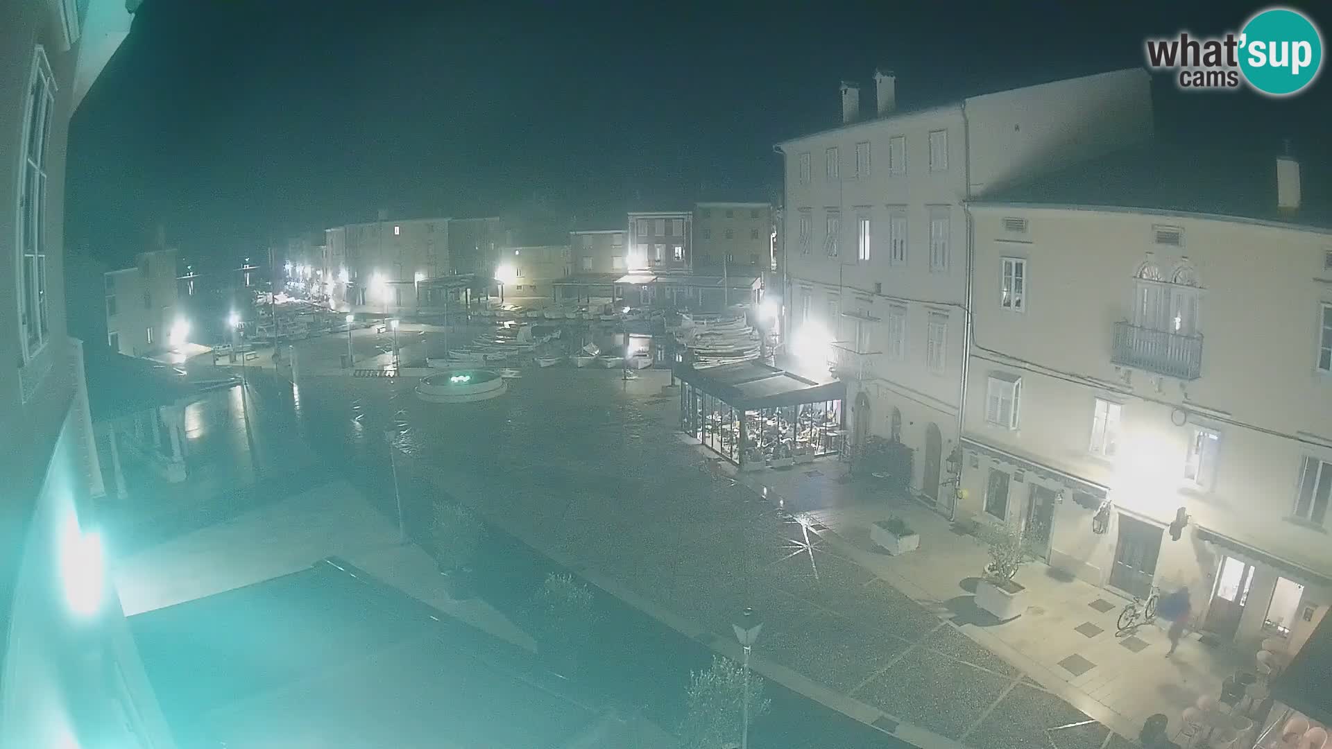 LIVE cam Cres city – place principale et “mandrač” – île de Cres – Croatie