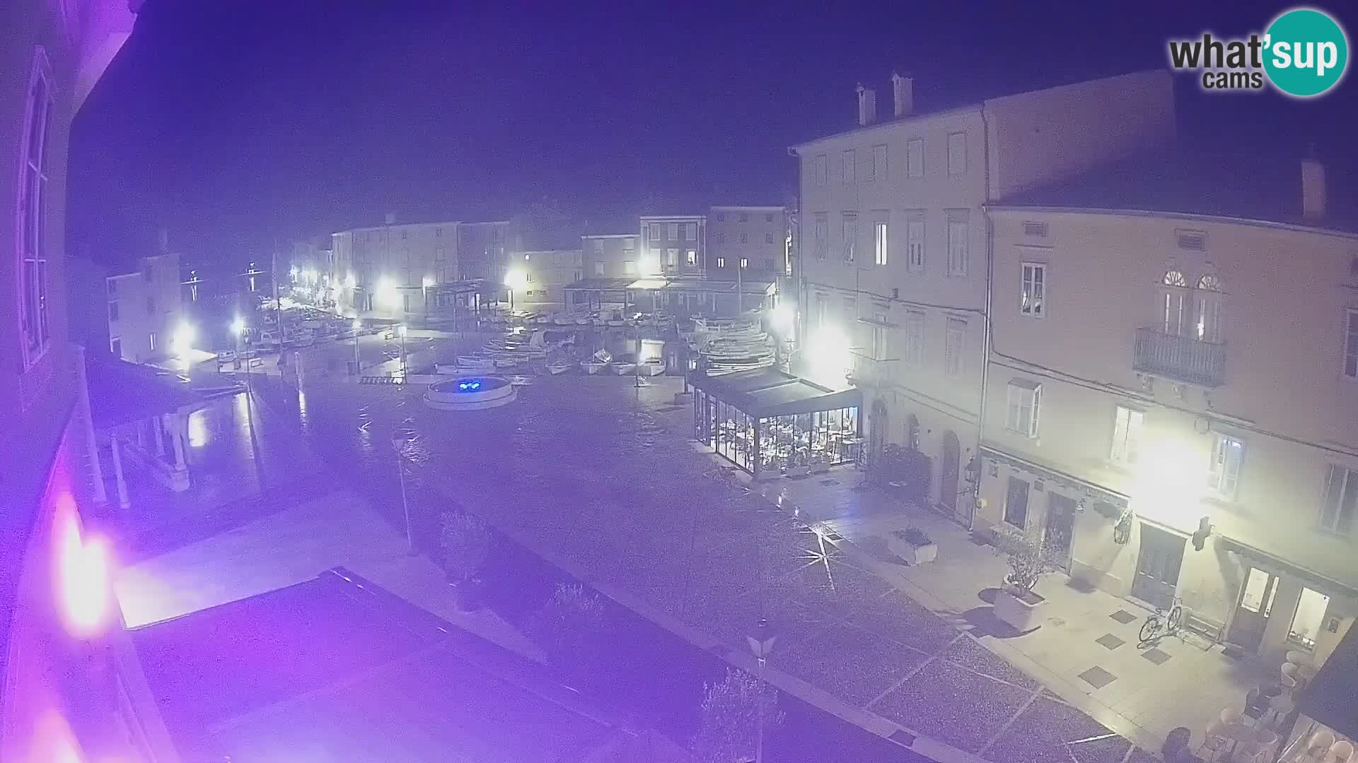 LIVE cam Cres city – place principale et “mandrač” – île de Cres – Croatie