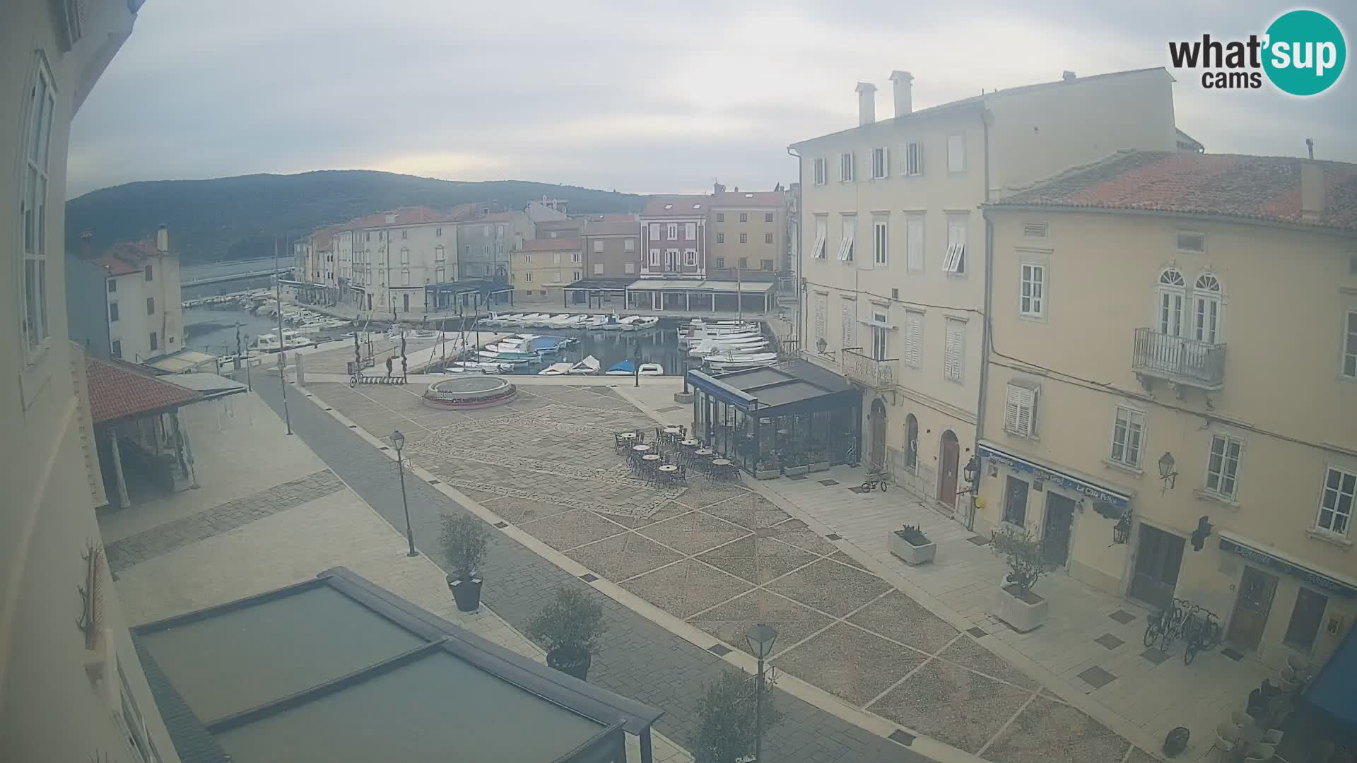 LIVE cam Cres Stadt – Hauptplatz und “mandrač” – Cres Insel – Kroatien