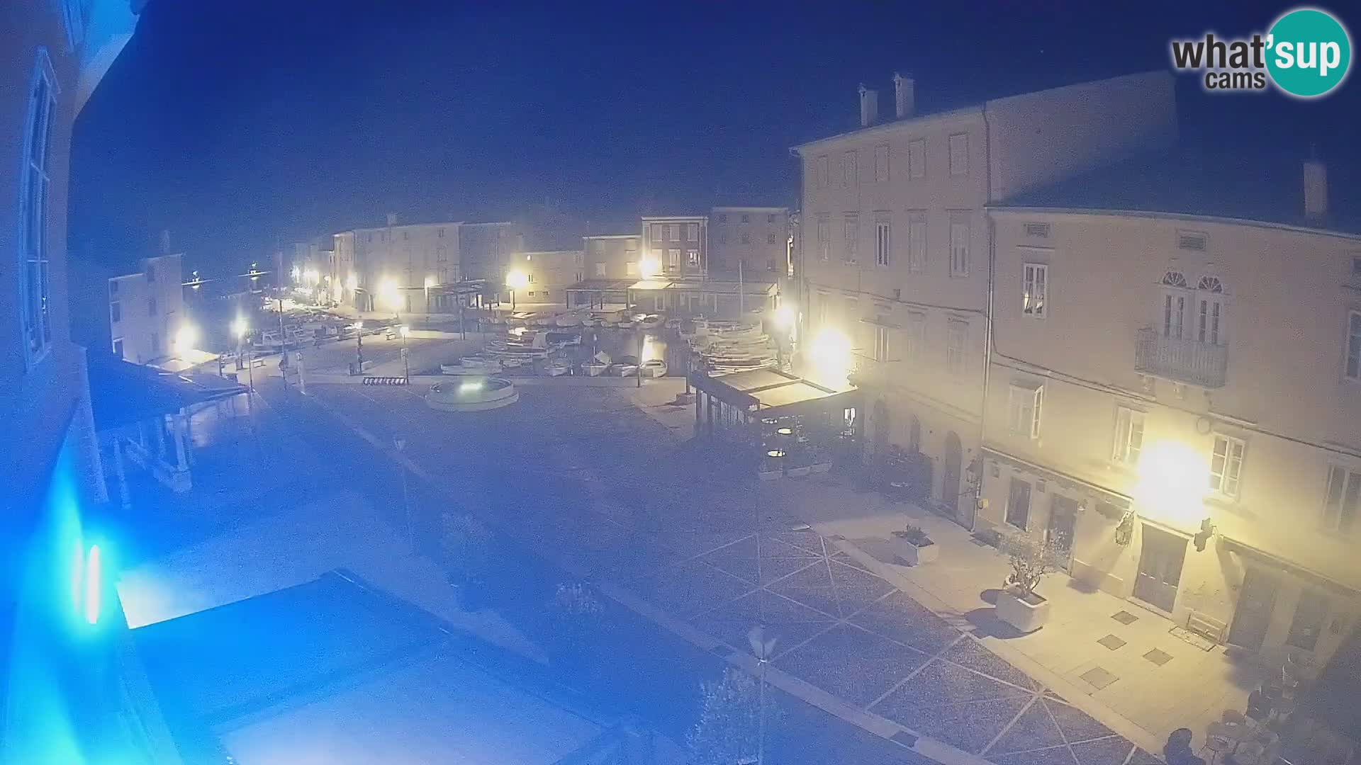 Cámara en vivo ciudad de Cres – plaza principal y “mandrač” – isla de Cres – Croacia