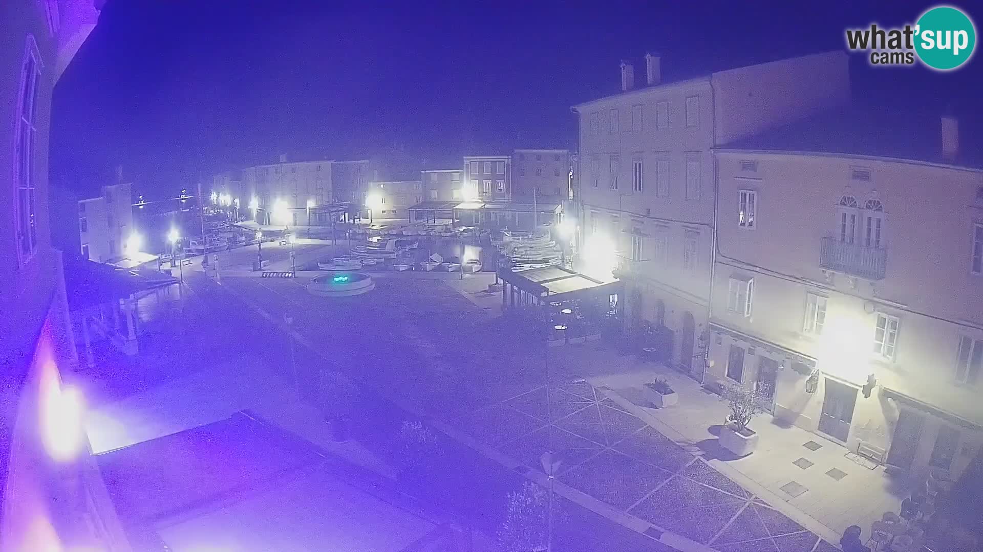 Cámara en vivo ciudad de Cres – plaza principal y “mandrač” – isla de Cres – Croacia