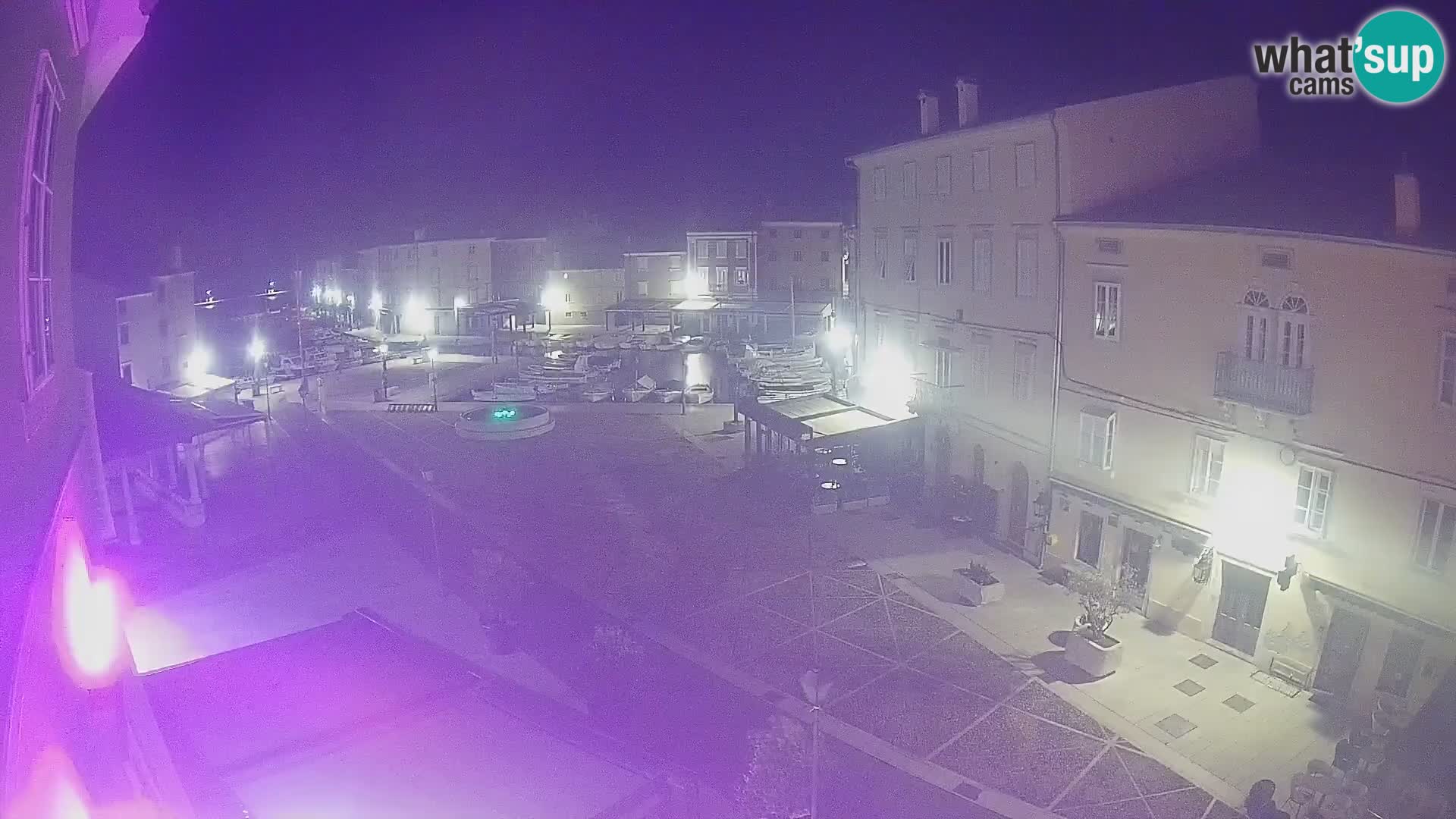 LIVE cam Cres city – place principale et “mandrač” – île de Cres – Croatie