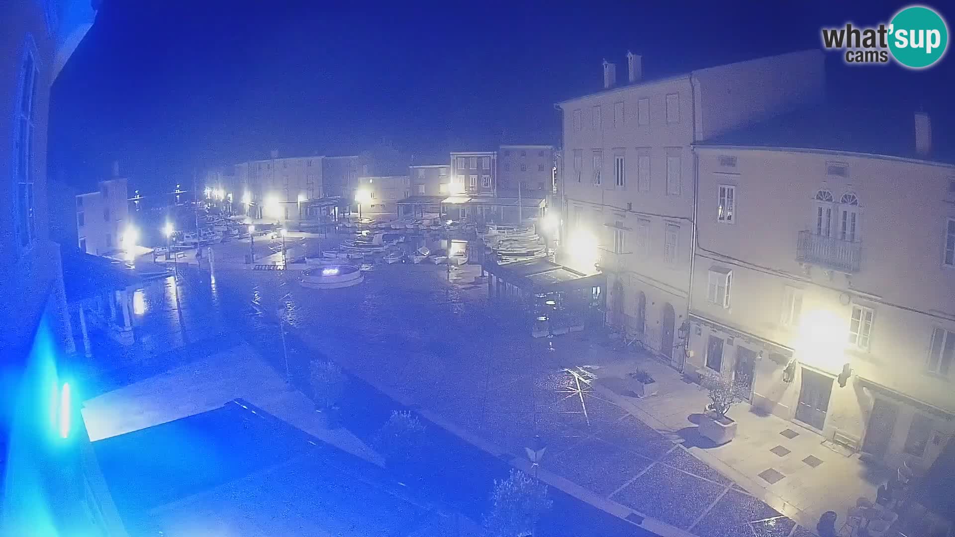 LIVE cam Cres city – place principale et “mandrač” – île de Cres – Croatie