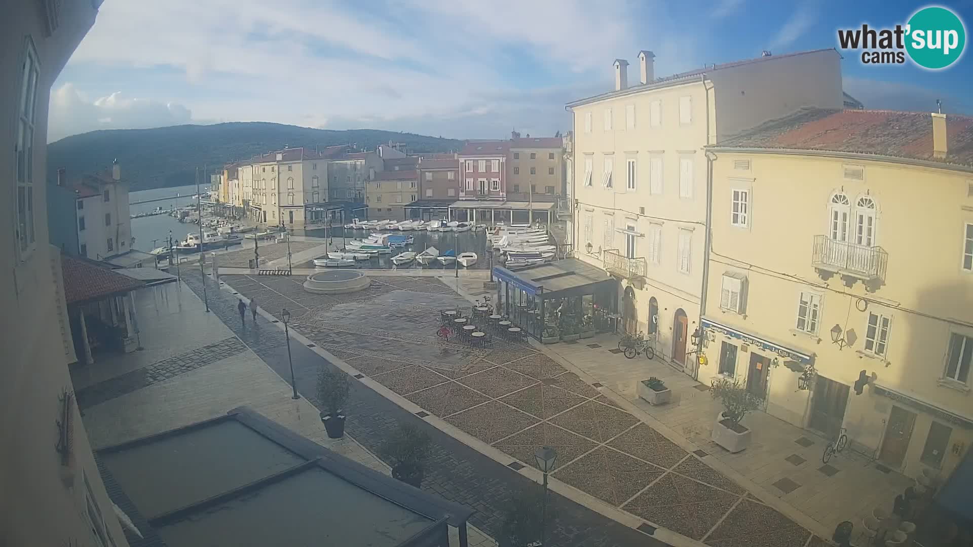 LIVE cam Cres city – place principale et “mandrač” – île de Cres – Croatie